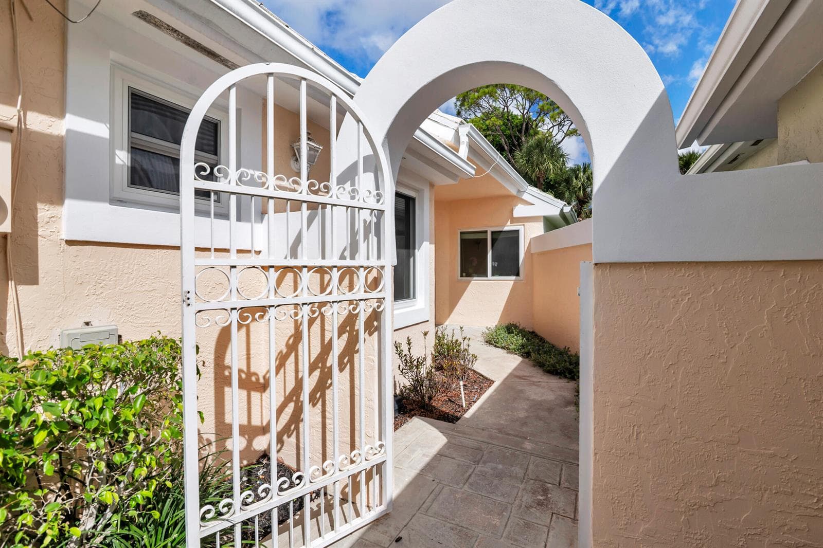 9213 Heathridge Drive, West Palm Beach, FL 33411 photo 2
