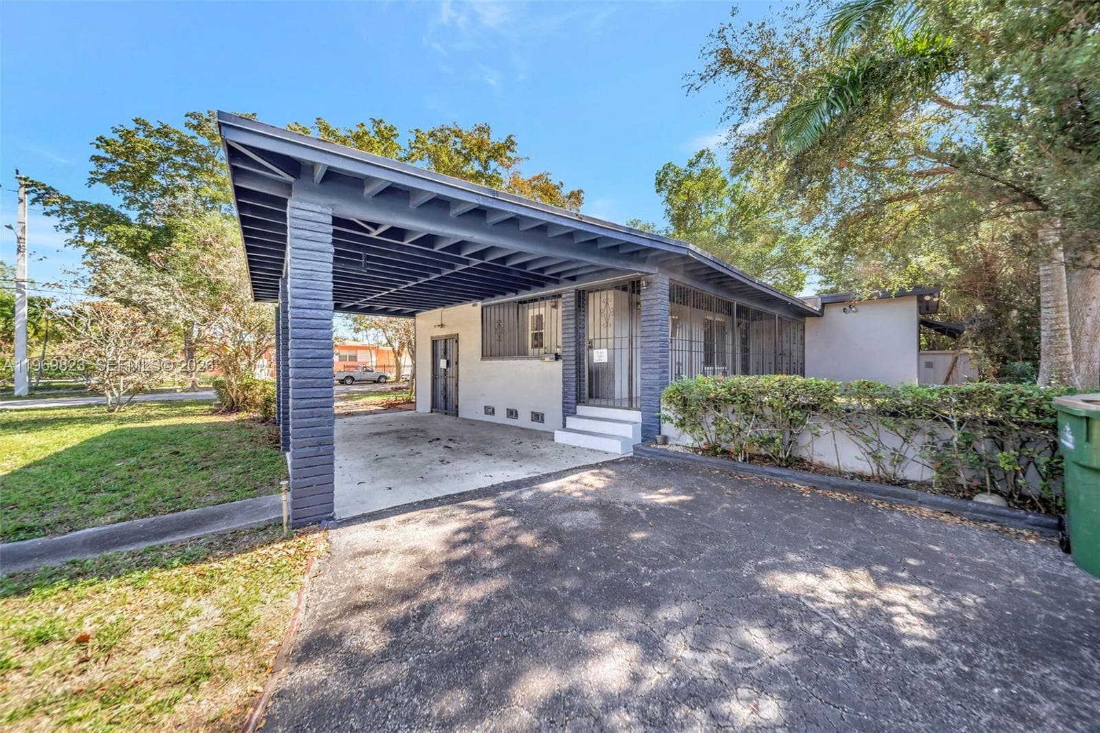890 NE 138th St, North Miami, FL 33161 photo 2