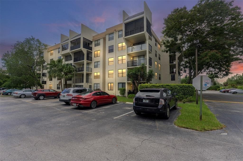 6190 Woodlands Boulevard # 107, Tamarac, FL 33319 photo 2