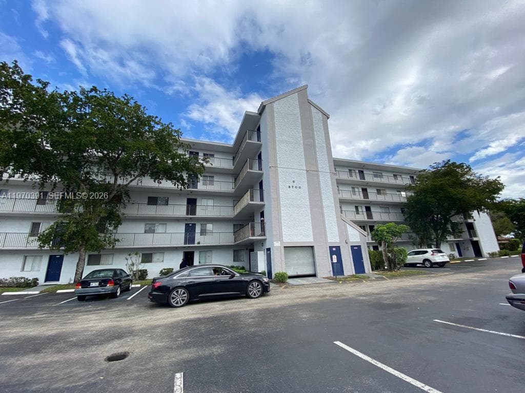 8700 N Sherman Cir # 305, Miramar, FL 33025