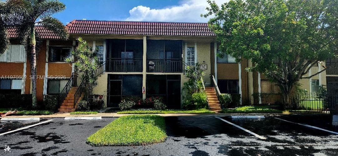 327 Lakeview Dr # 103, Weston, FL 33326 photo 2