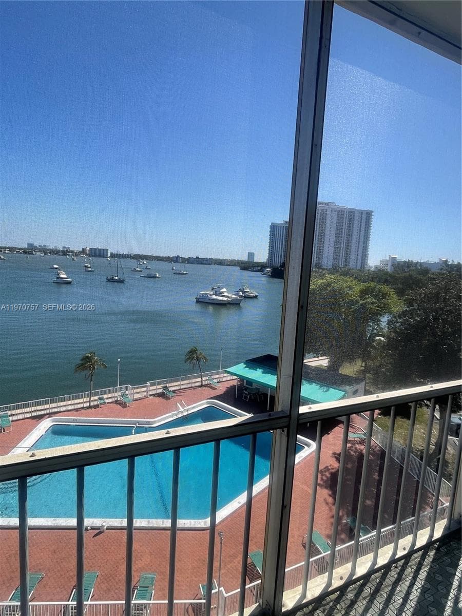 2910 Point East Dr # M511, Aventura, FL 33160 photo 2