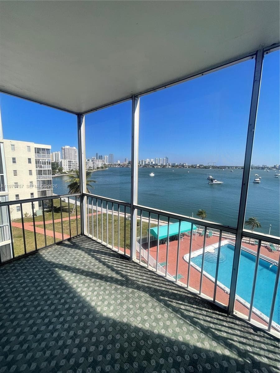 2910 Point East Dr # M511, Aventura, FL 33160 photo 4