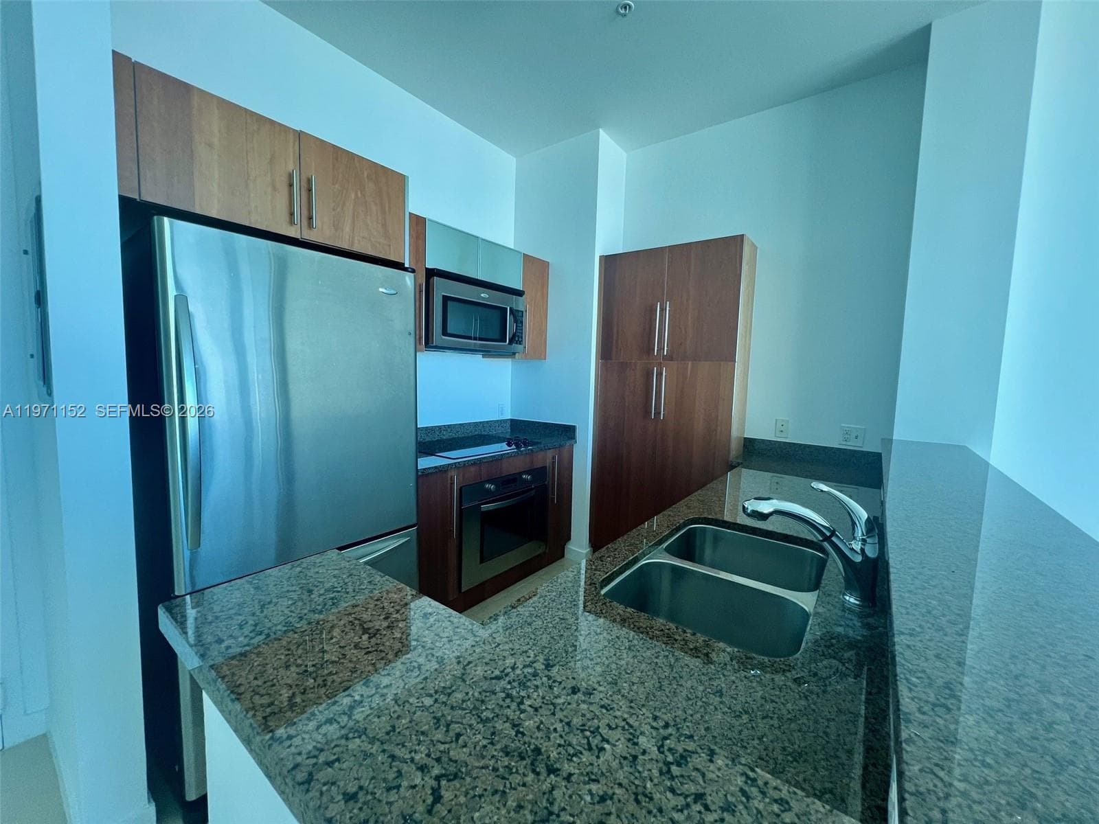 300 S Biscayne Blvd # PH-3907, Miami, FL 33131 photo 3