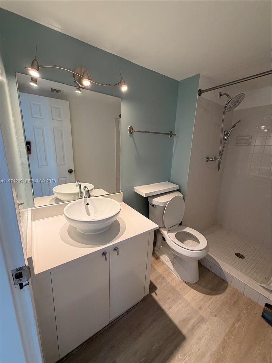 2350 NE 135th St # 503, North Miami, FL 33181 photo 5