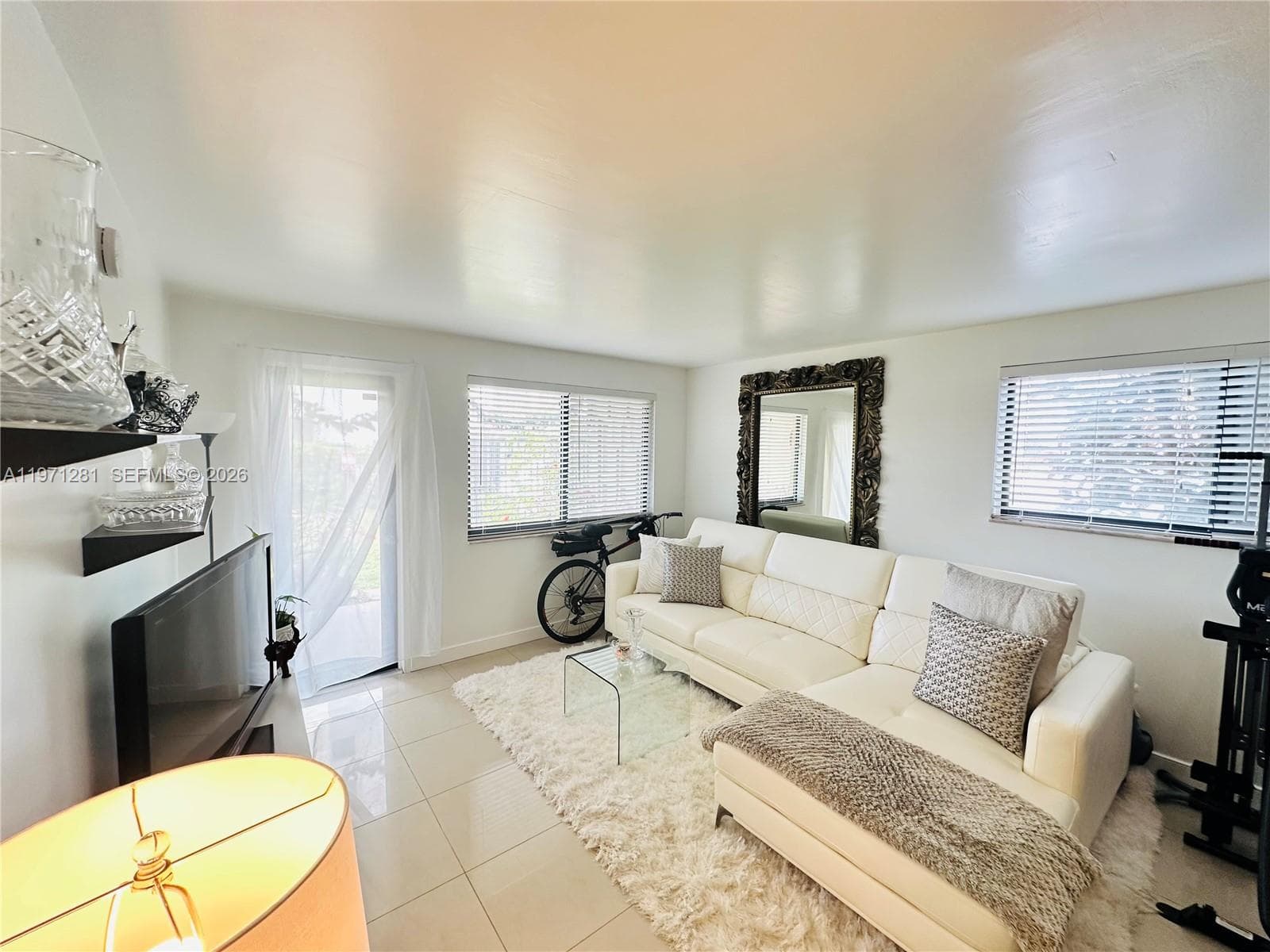 301 Golden Isles Dr # 114, Hallandale Beach, FL 33009