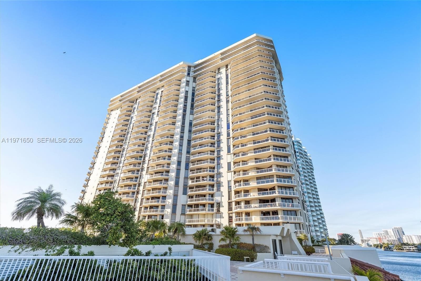 20191 E Country Club Dr # 510, Aventura, FL 33180 photo 2