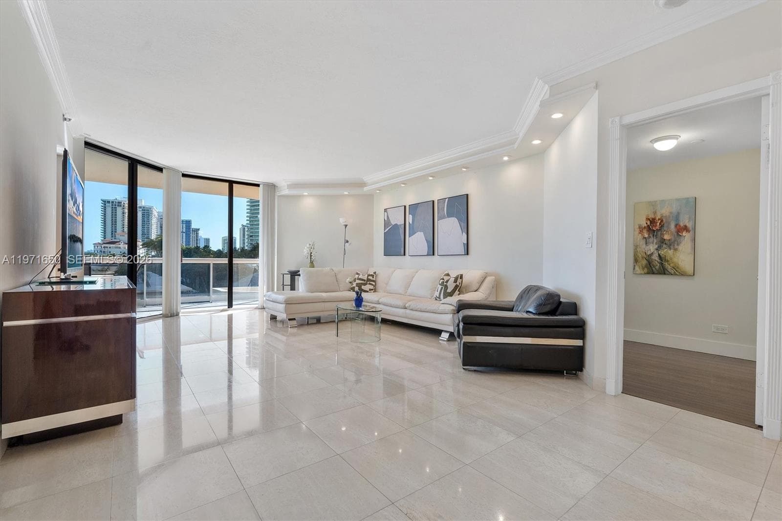 20191 E Country Club Dr # 510, Aventura, FL 33180 photo 4