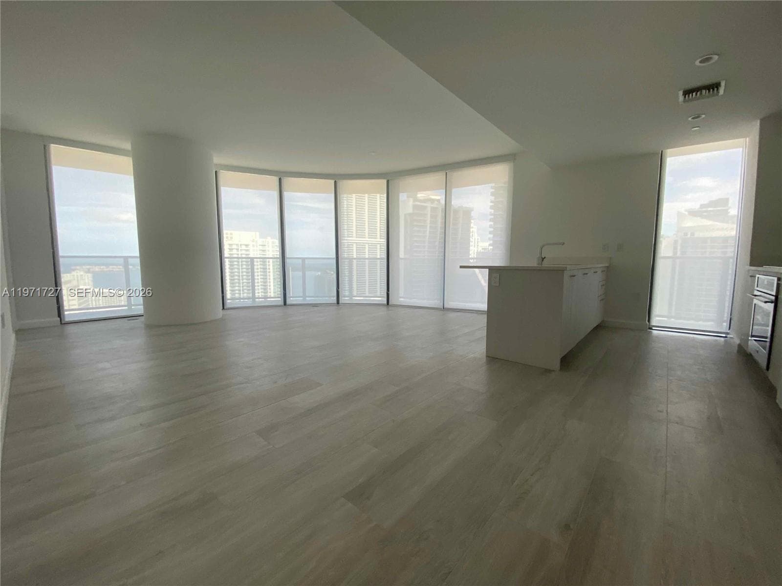 45 SW 9th St # 3703, Miami, FL 33130 photo 3