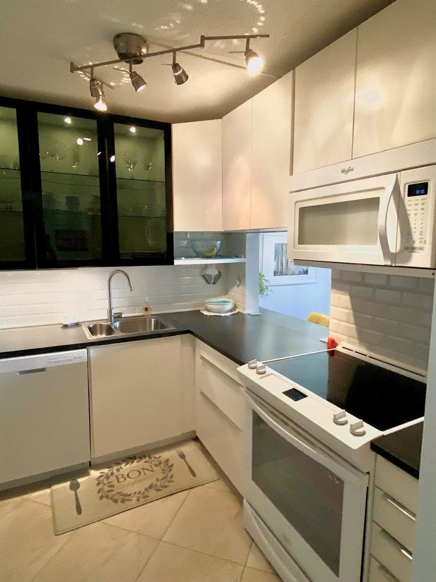2616 N Garden Drive # 204, Lake Worth, FL 33461 photo 2