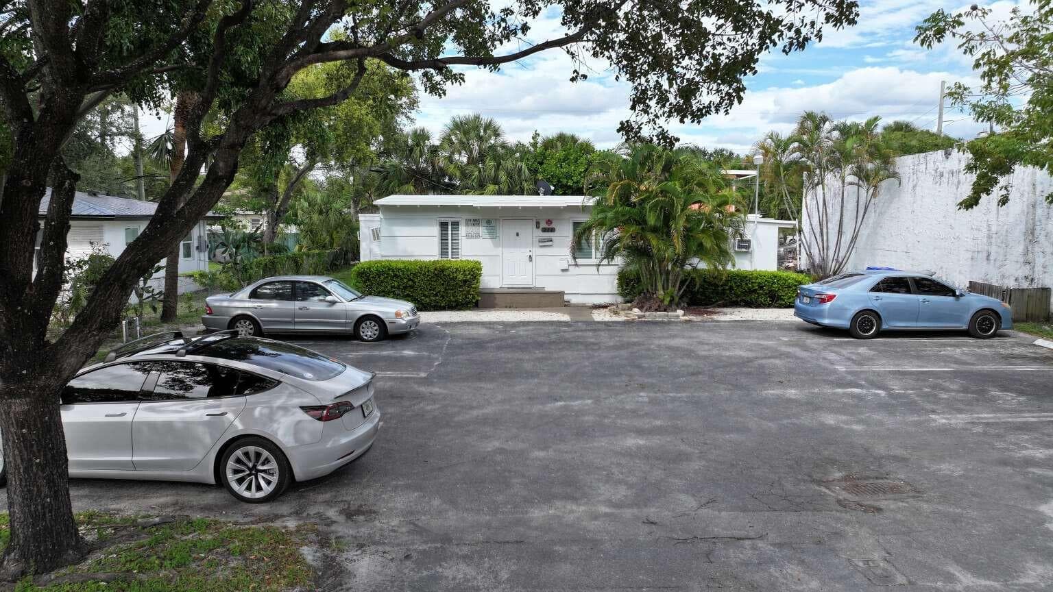 211 SW 2nd Court, Pompano Beach, FL 33060 photo 2