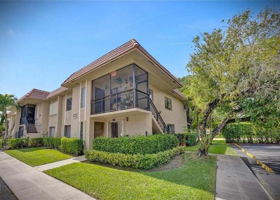 334 Lakeview Drive # 204, Weston, FL 33326 photo 2