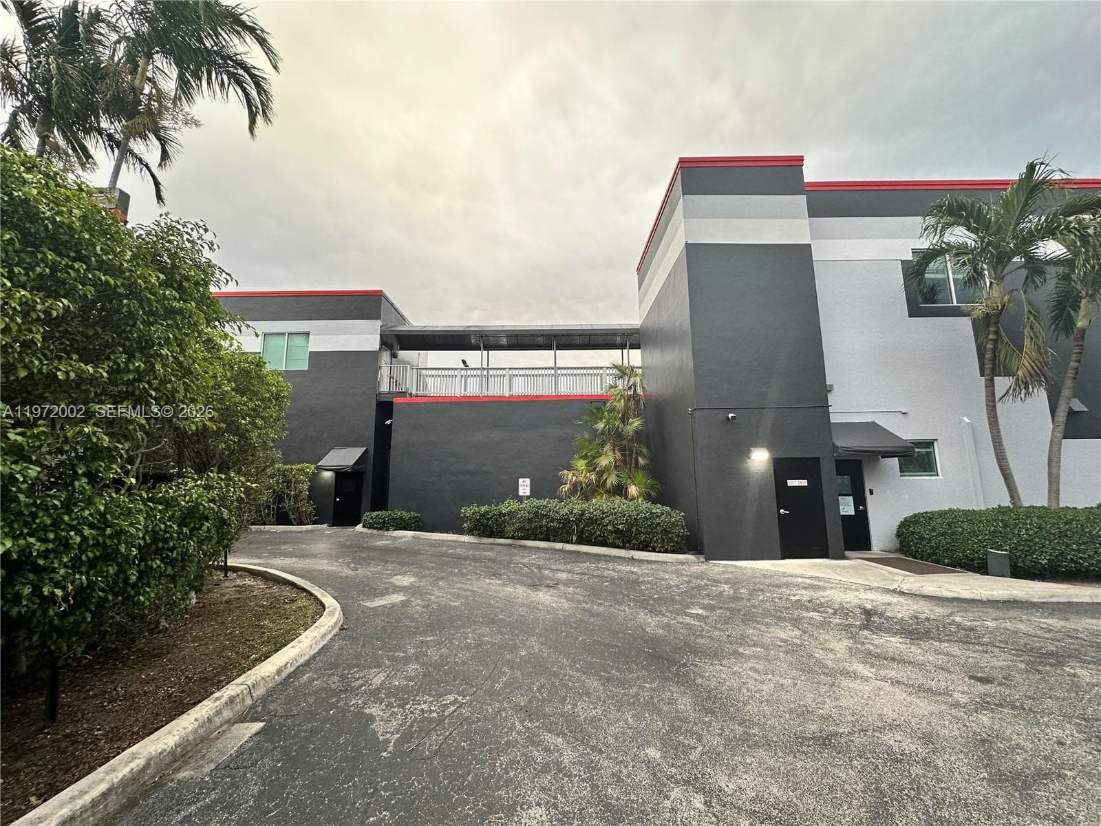 2950 N 28th Ter, Hollywood, FL 33020 photo 2