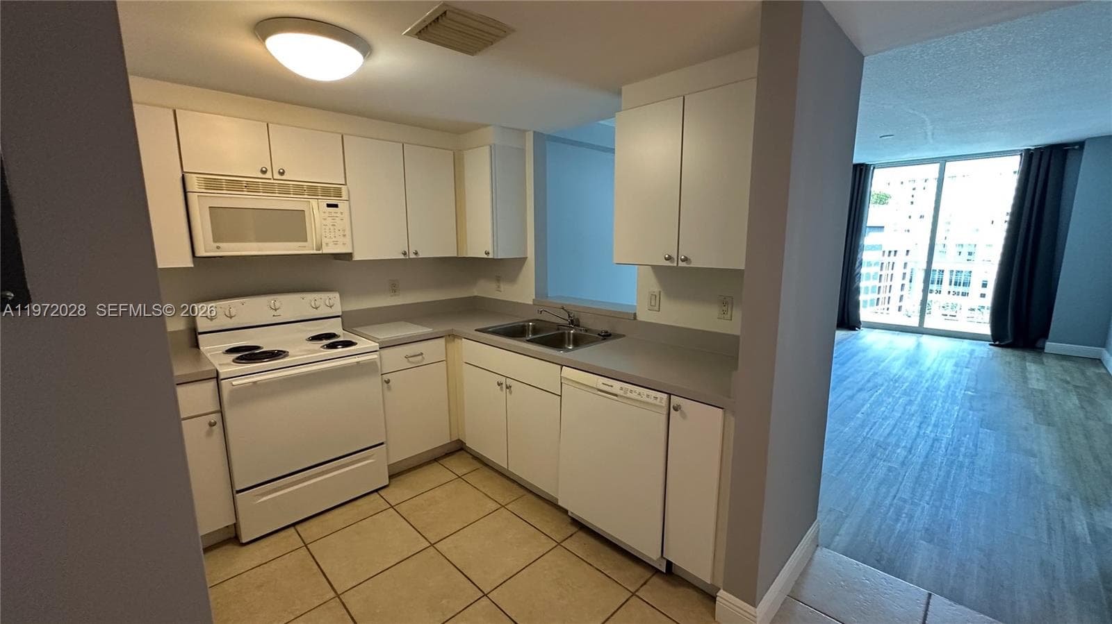 1250 S Miami Ave # 1012, Miami, FL 33130 photo 2
