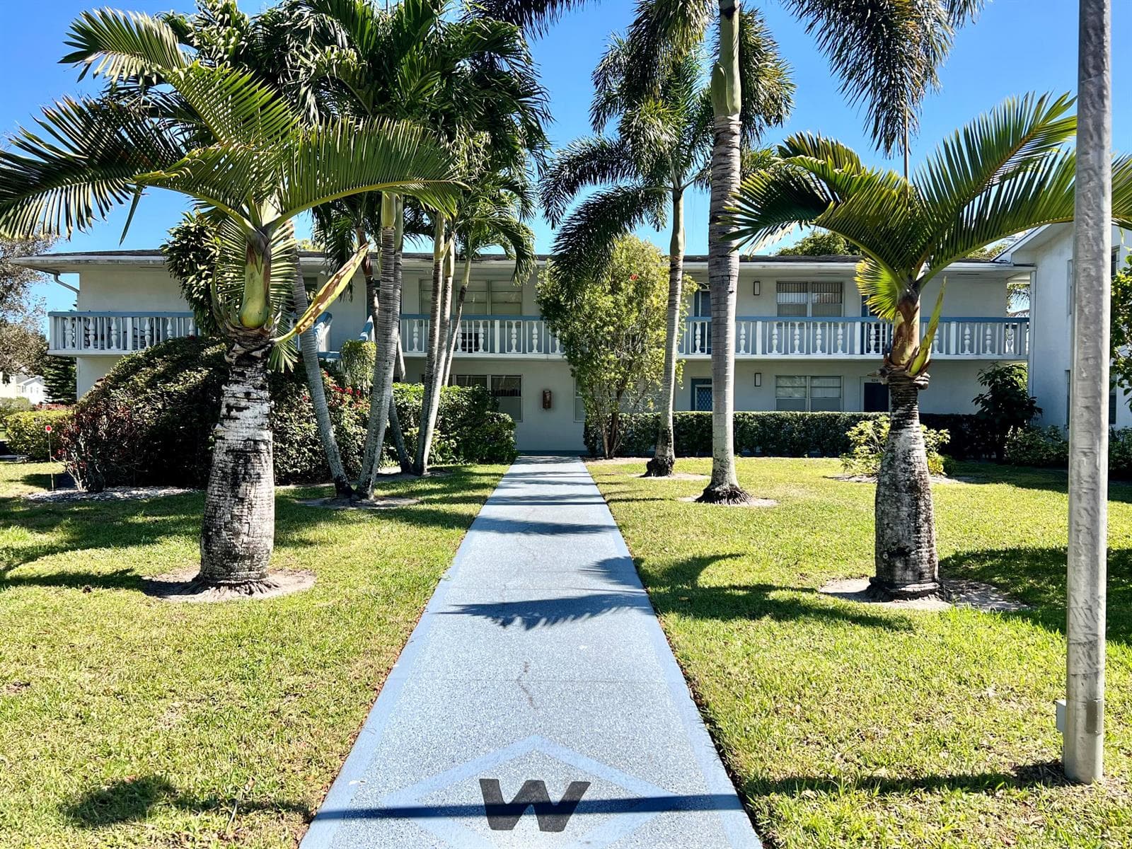 635 Durham W, Deerfield Beach, FL 33442 photo 2