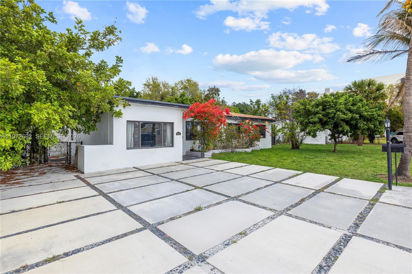 2421 NE 187th St, Miami, FL 33180 photo 4