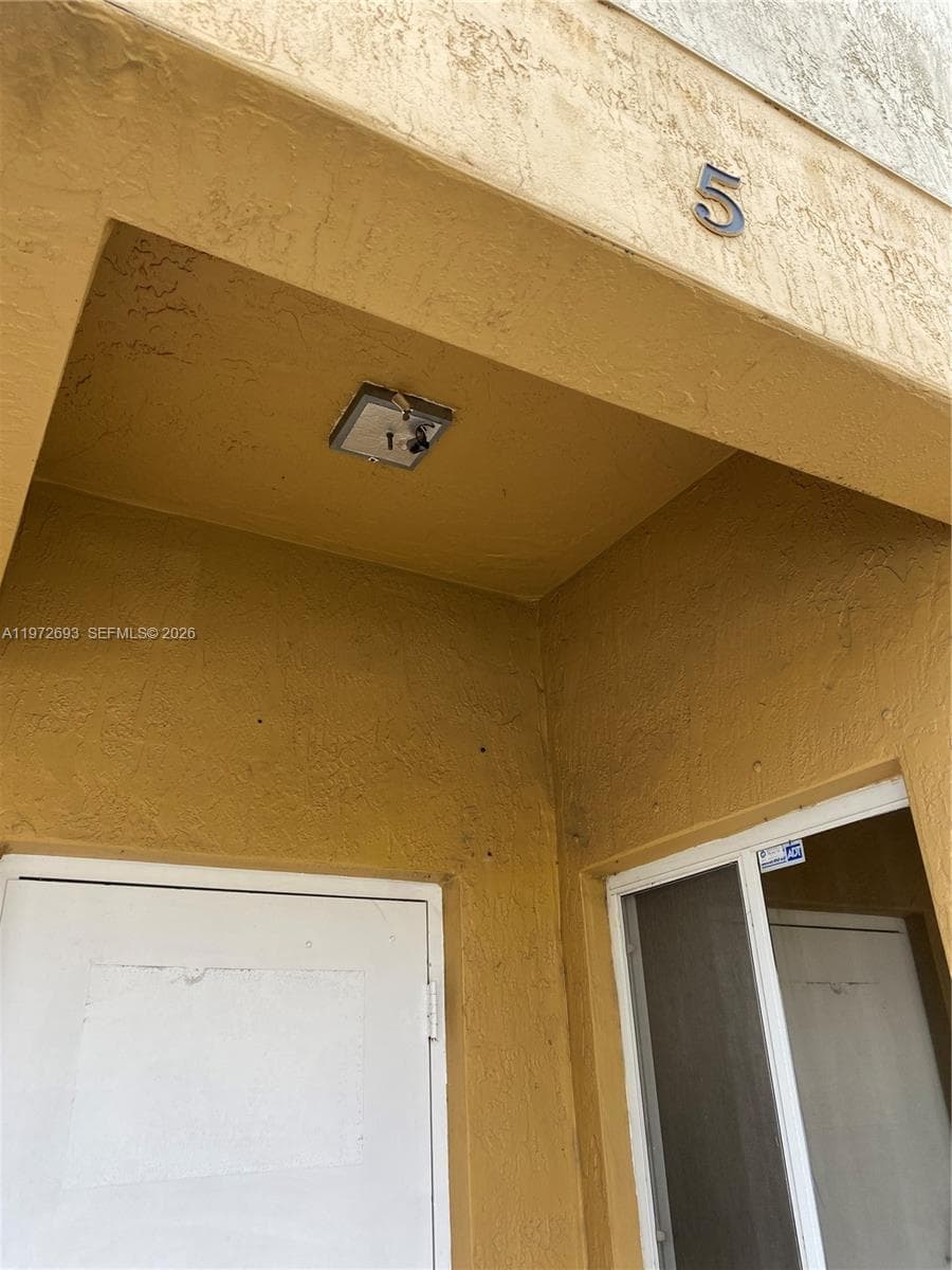 2431 W 80th St # 5-C, Hialeah, FL 33016 photo 2