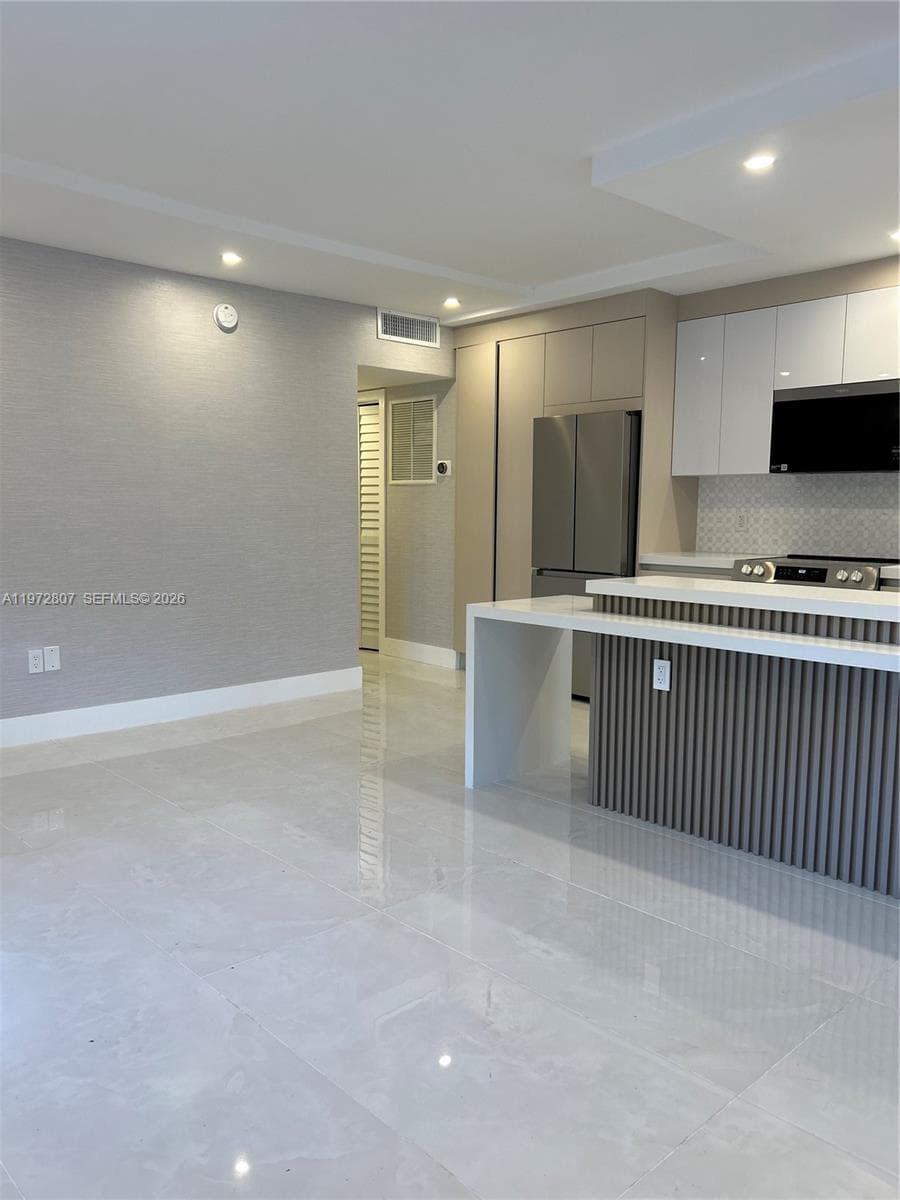 2430 NE 135th St # 201, North Miami, FL 33181 photo 2