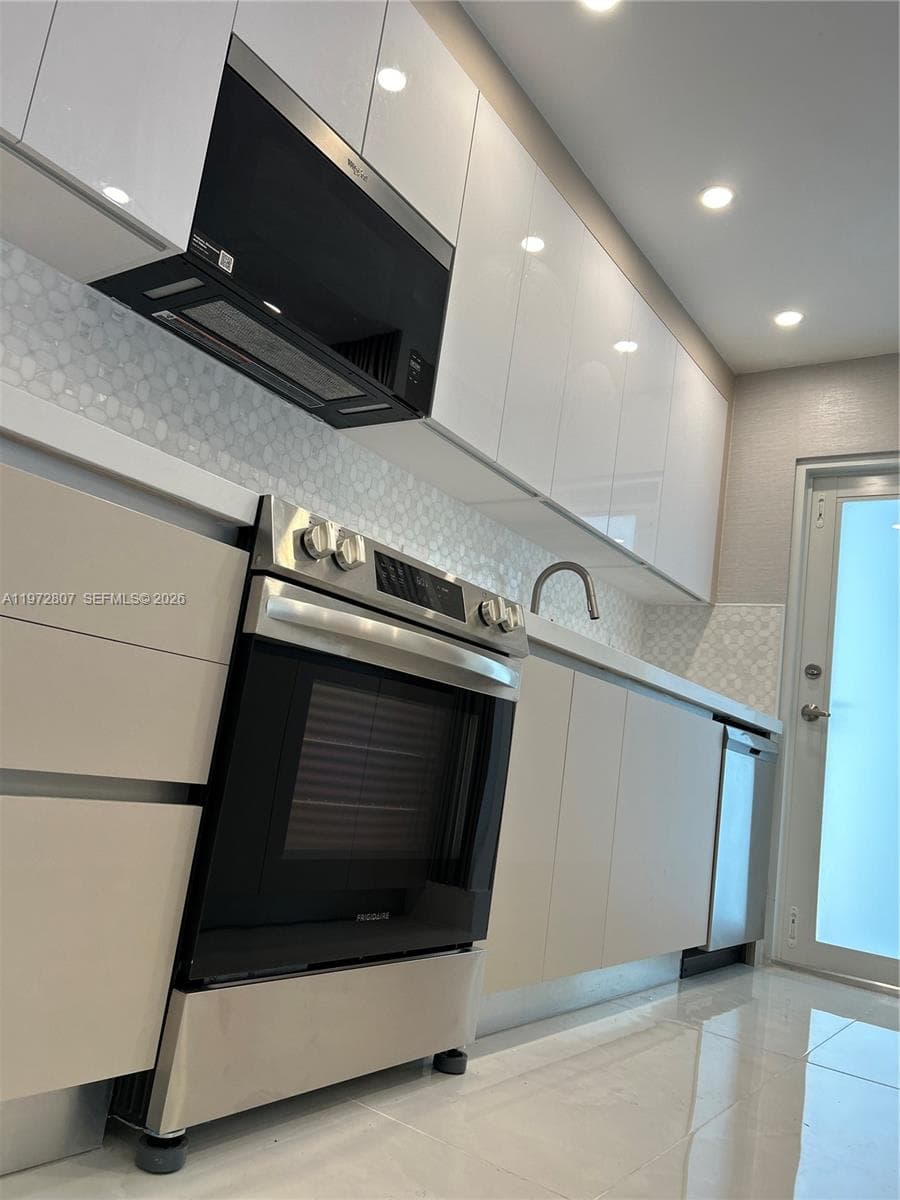 2430 NE 135th St # 201, North Miami, FL 33181 photo 5