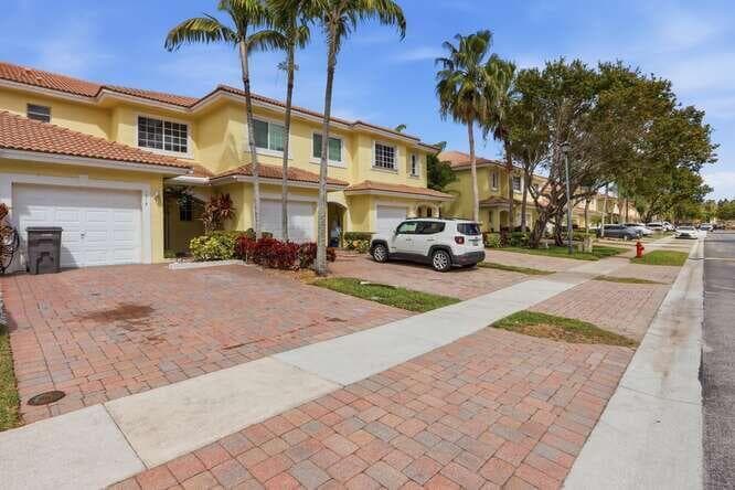 1218 Imperial Lake Road, West Palm Beach, FL 33413 photo 2