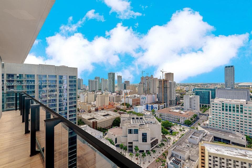 398 NE 5th St # 2418, Miami, FL 33132