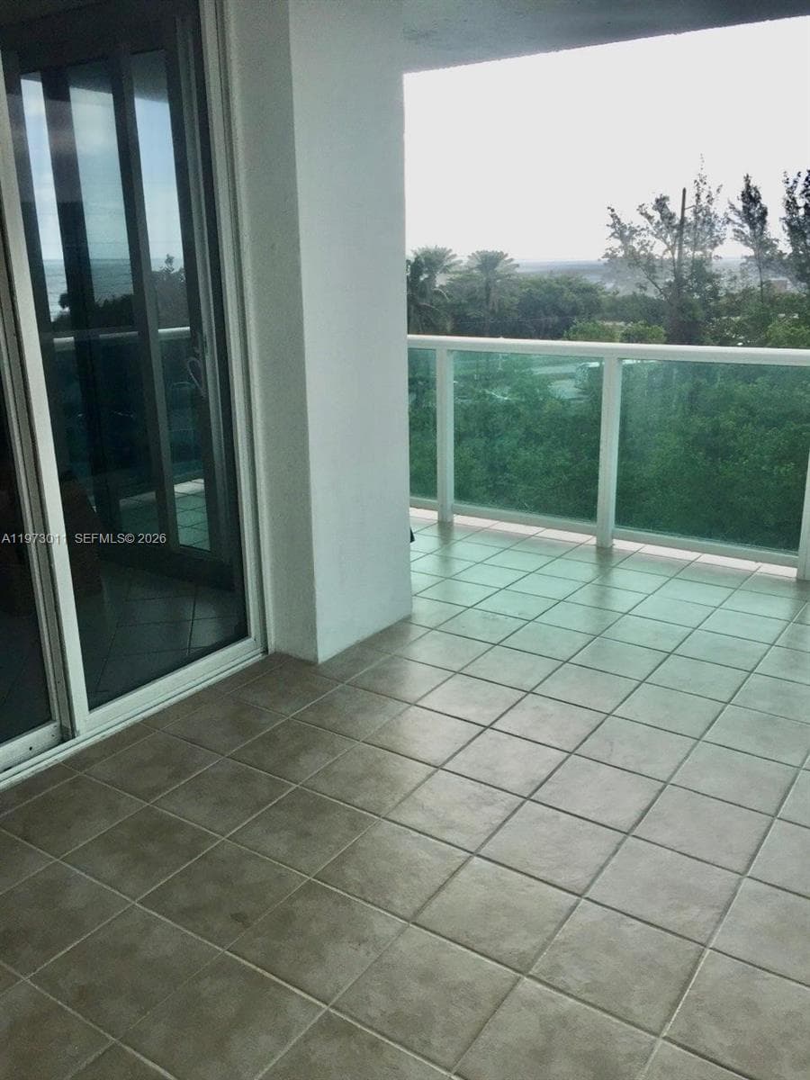 100 Bayview Dr # 516, Sunny Isles Beach, FL 33160