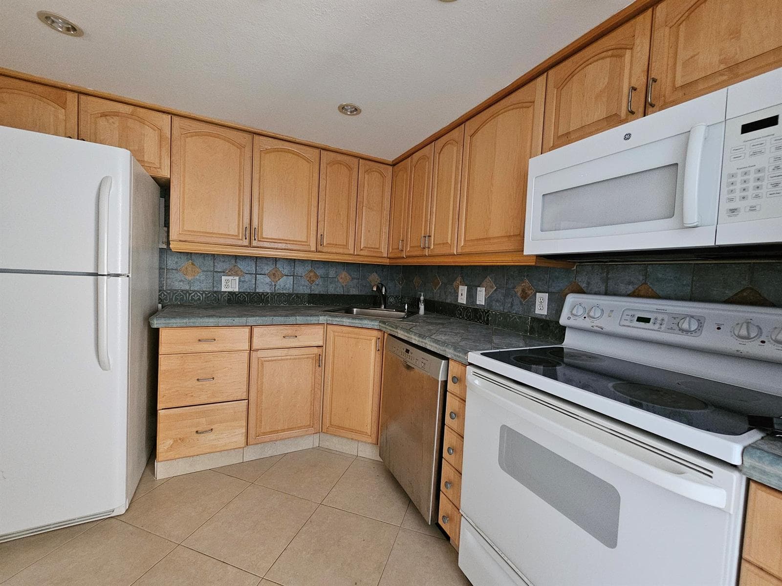 470 Executive Center Drive # 2g, West Palm Beach, FL 33401 photo 3