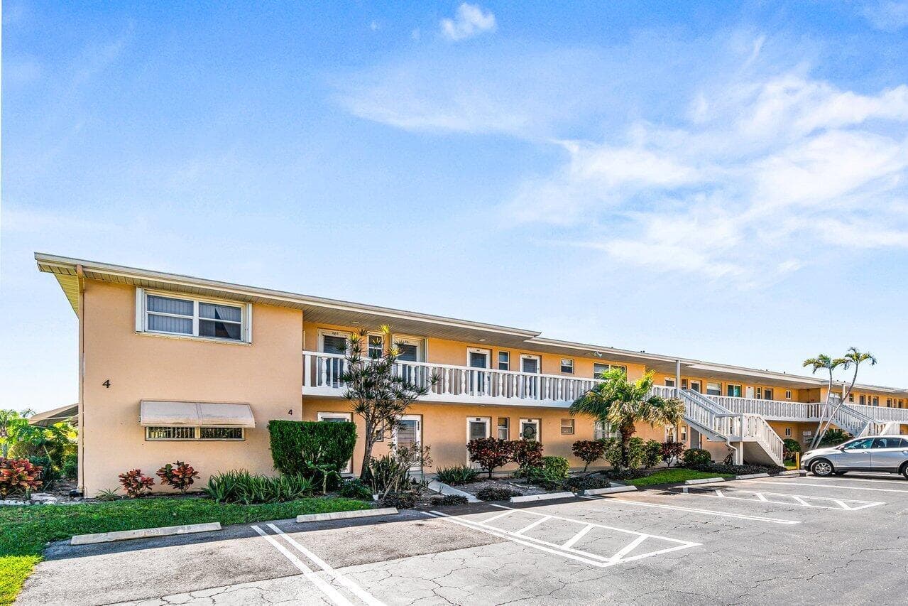 2121 NE 1st Court # 202, Boynton Beach, FL 33435 photo 2