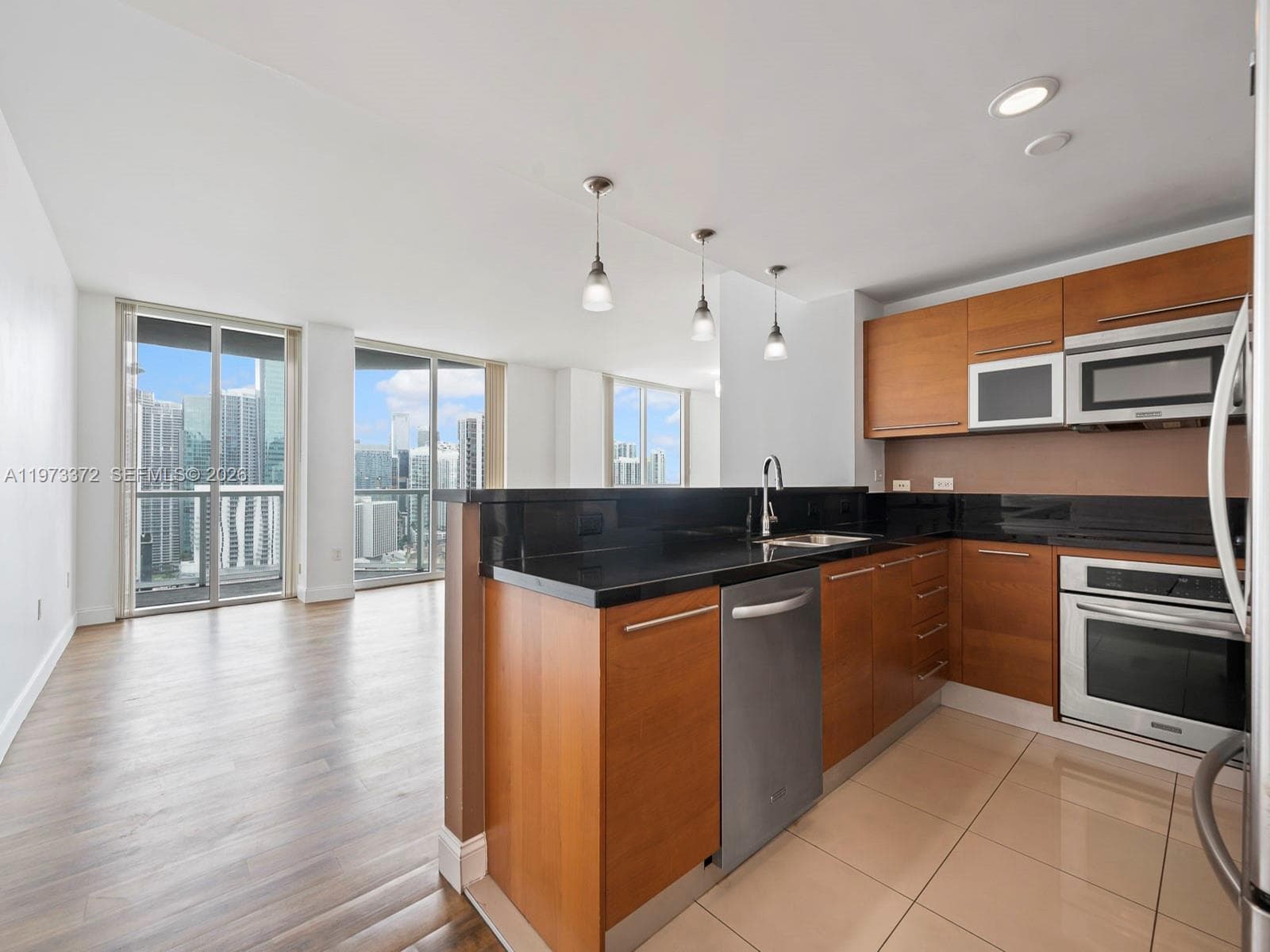 253 NE 2nd St # 3108, Miami, FL 33132 photo 4