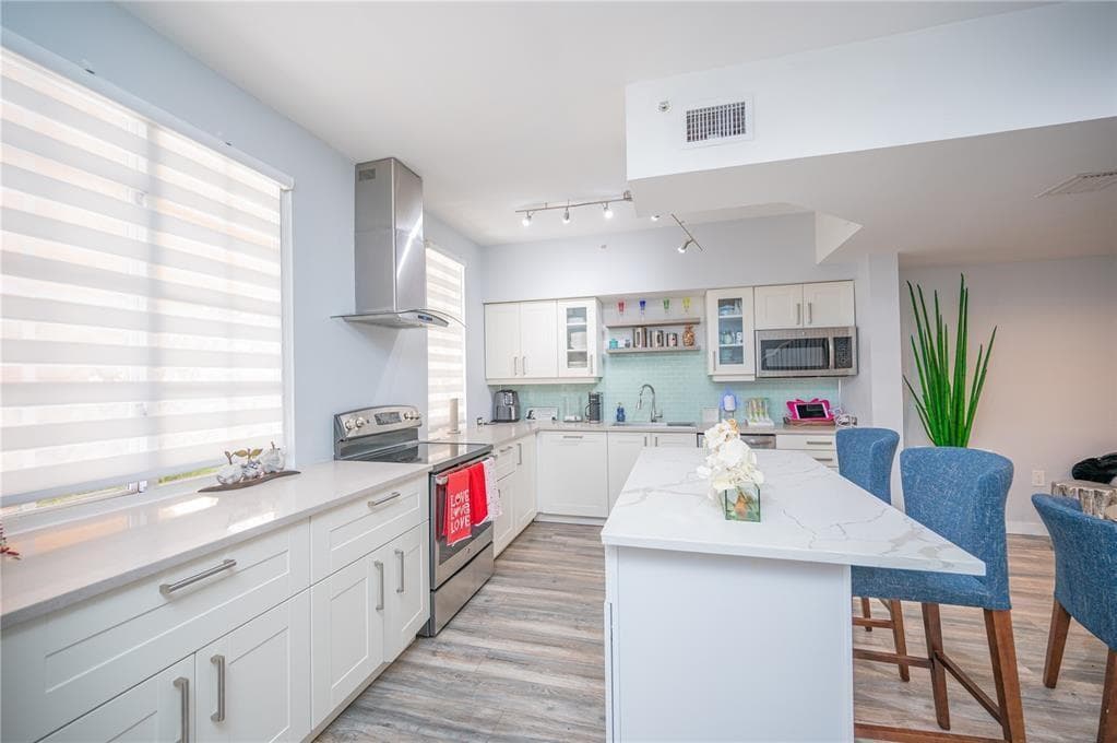 2841 NE 185th Street # 514, Miami, FL 33180 photo 4