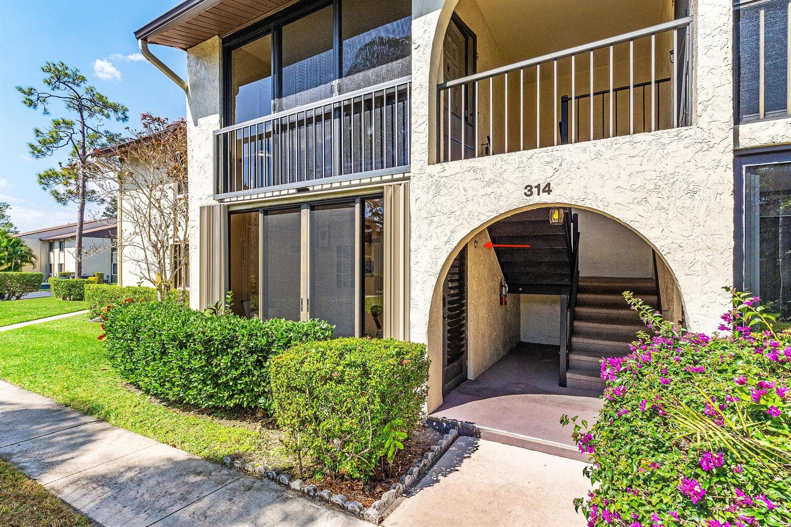 314 Knotty Pine Circle # C-1, FL 33463 photo 2