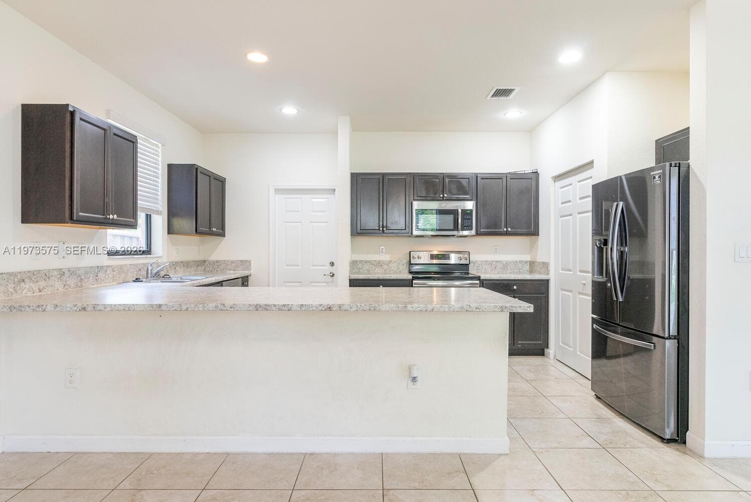 516 SE 35th Ter, Homestead, FL 33033 photo 3