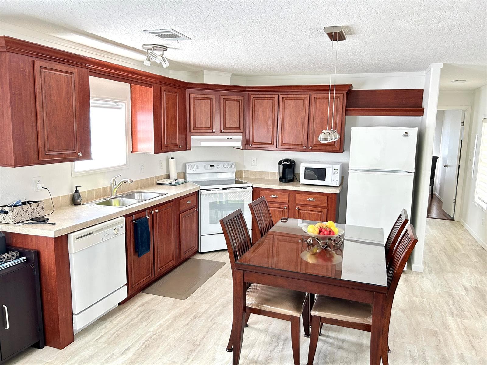 613 Jasmine Lane, Deerfield Beach, FL 33442 photo 2