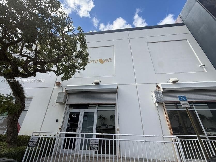 7620 NW 25th St # 5, Miami, FL 33122