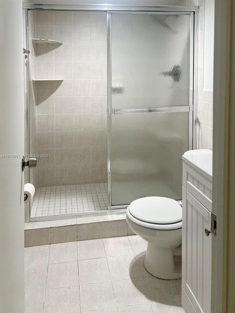 447 NE 195th St # 217, Miami, FL 33179 photo 2