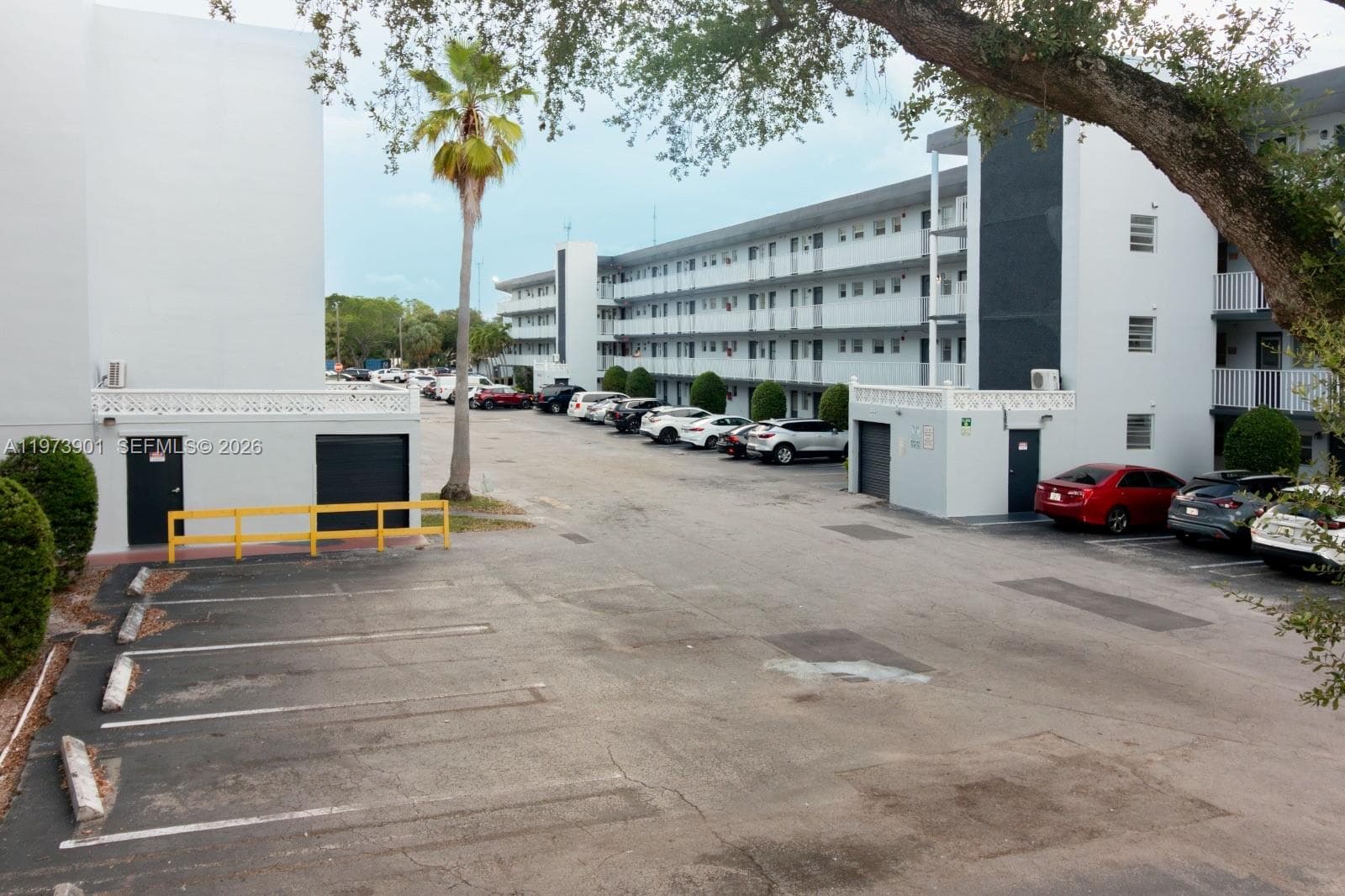 447 NE 195th St # 217, Miami, FL 33179 photo 4