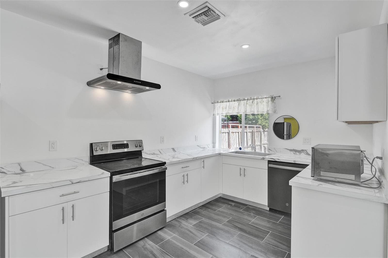 1904 SE 1st Avenue, Fort Lauderdale, FL 33316 photo 3