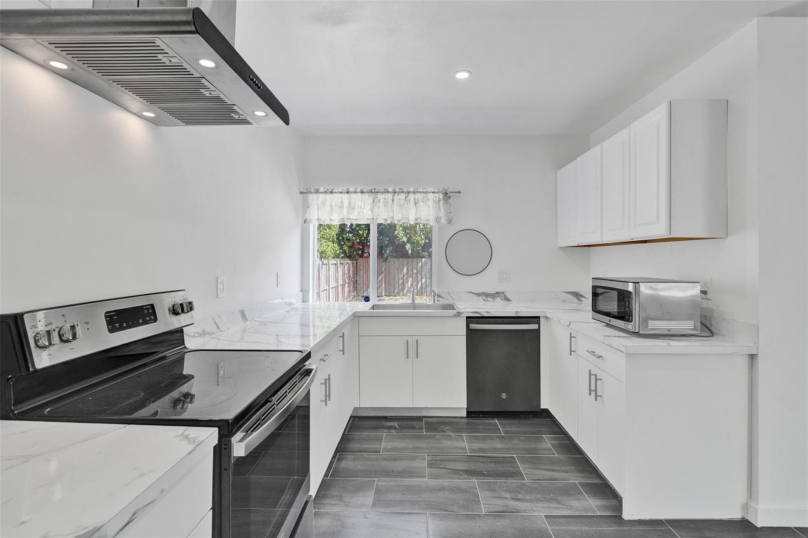 1904 SE 1st Avenue, Fort Lauderdale, FL 33316 photo 4