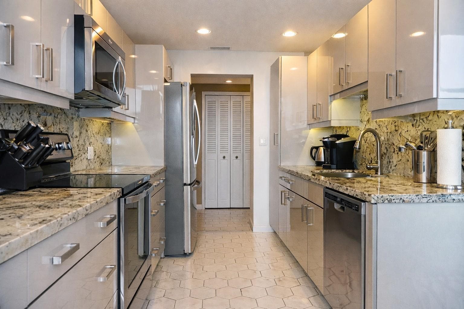 4330 Hillcrest Drive # 420, Hollywood, FL 33021 photo 5