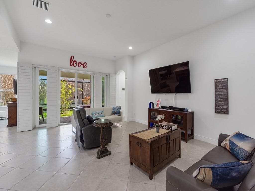 8330 Summer Lake Drive, Vero Beach, FL 32967 photo 5