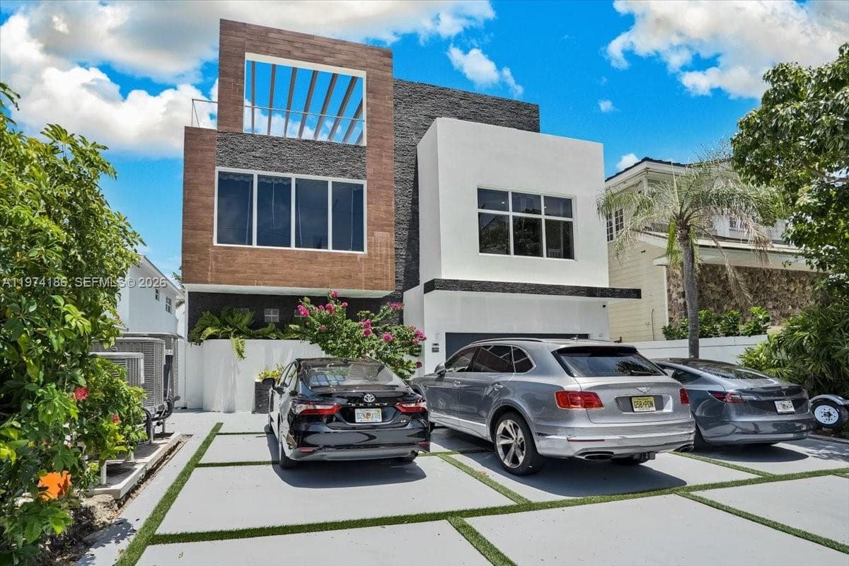 3036 N Atlantic Blvd, Fort Lauderdale, FL 33308 photo 2