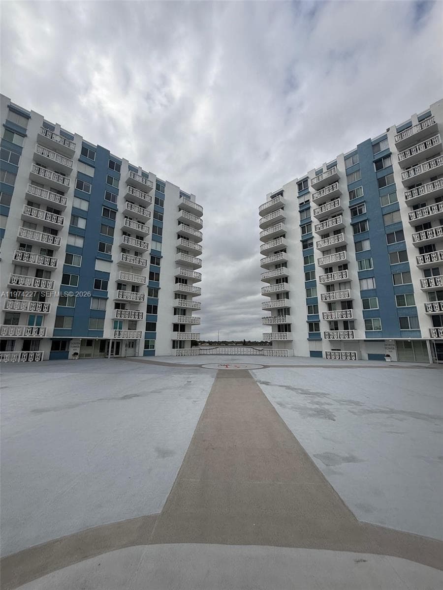 925 N Halifax # 102, Daytona, FL 32118 photo 2