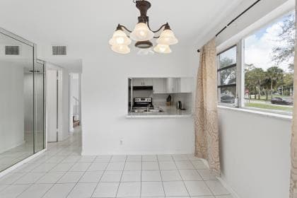 8027 Lagos De Campo Boulevard # A4, Tamarac, FL 33321 photo 2