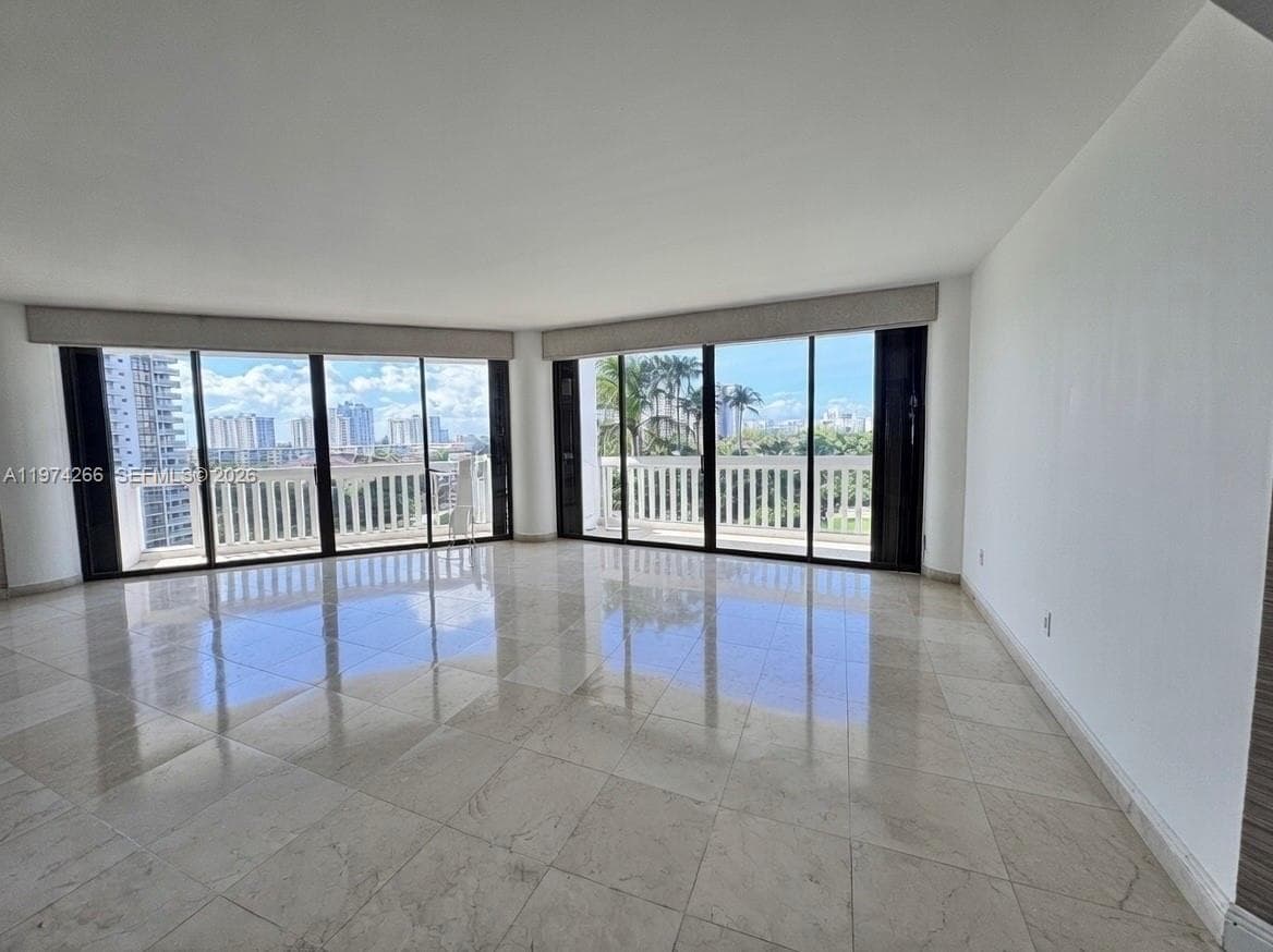 2000 Island Blvd # 606, Aventura, FL 33160 photo 2