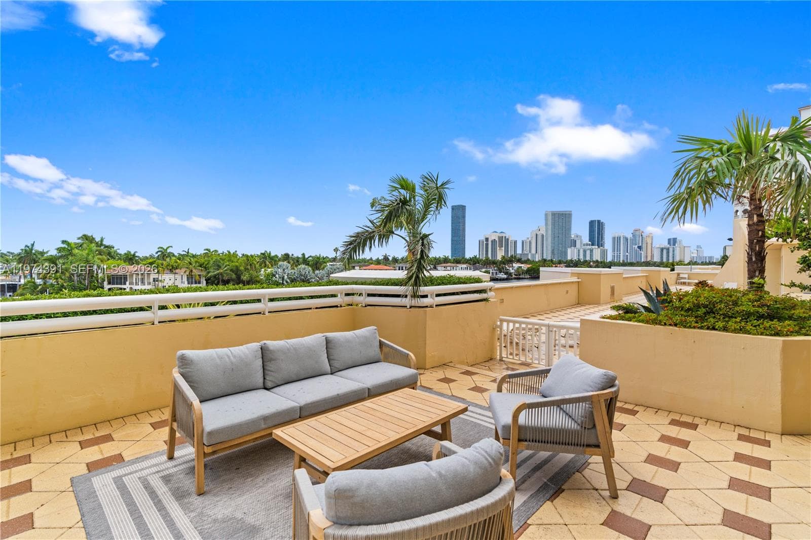 20191 E Country Club Dr # 407, Aventura, FL 33180 photo 2