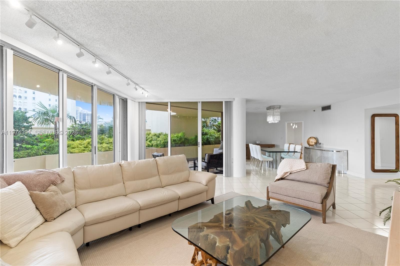 20191 E Country Club Dr # 407, Aventura, FL 33180 photo 3