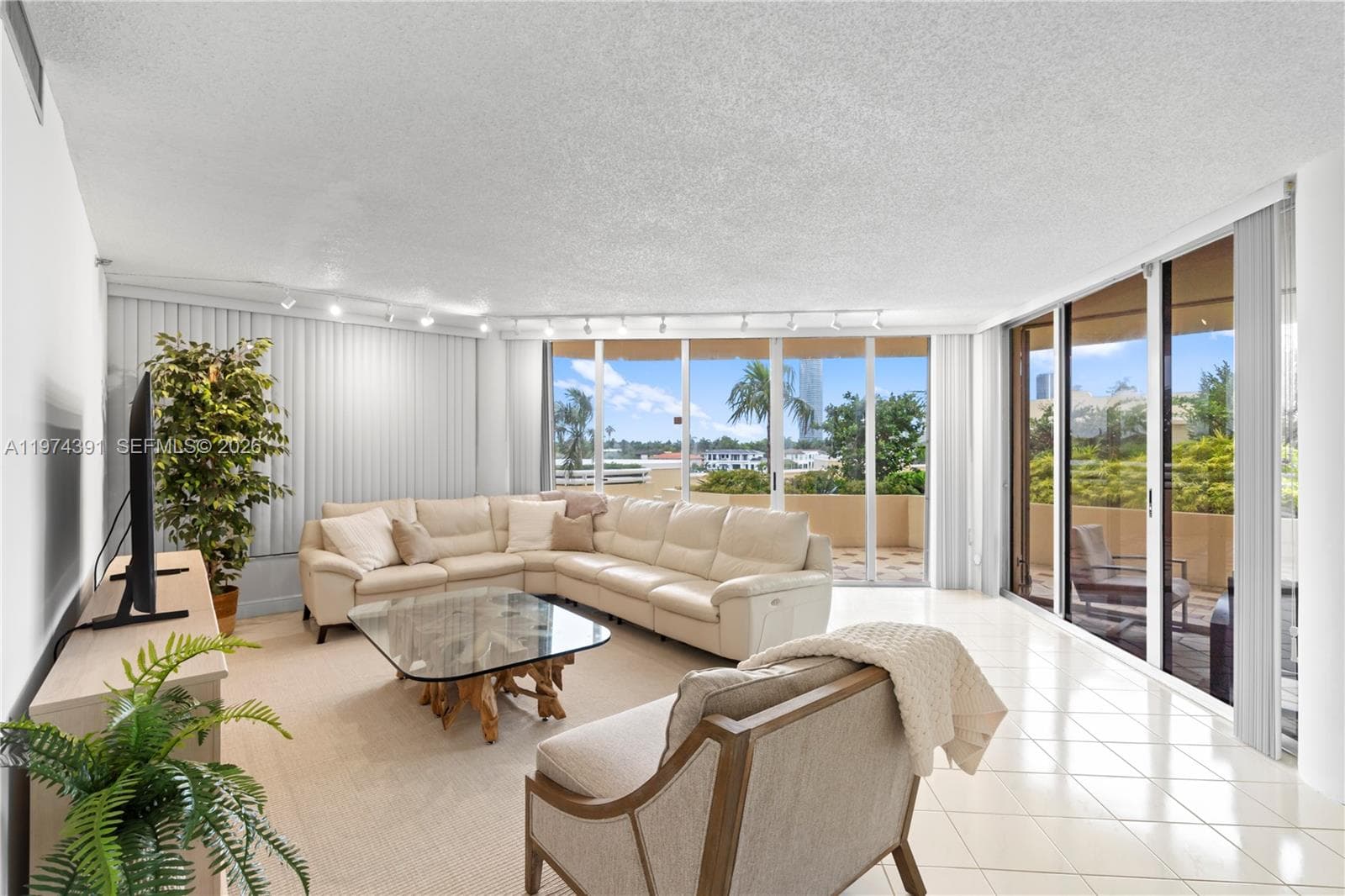 20191 E Country Club Dr # 407, Aventura, FL 33180 photo 5