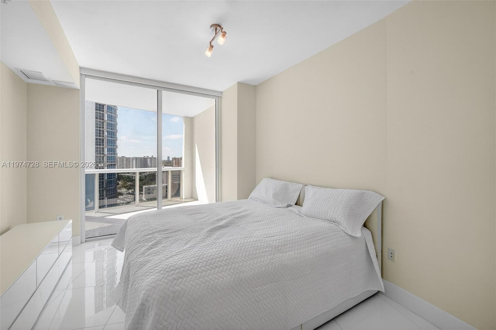 18201 Collins Ave # 2008, Sunny Isles Beach, FL 33160 photo 4