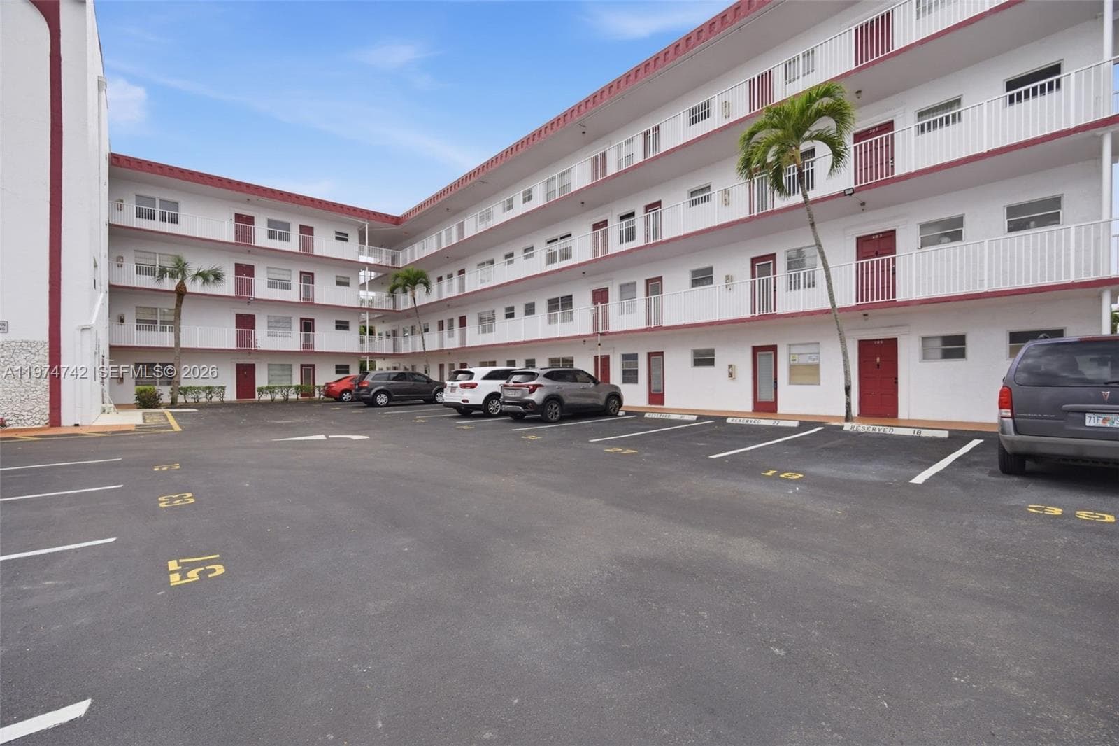 4270 NW 40th St # 104, Lauderdale Lakes, FL 33319