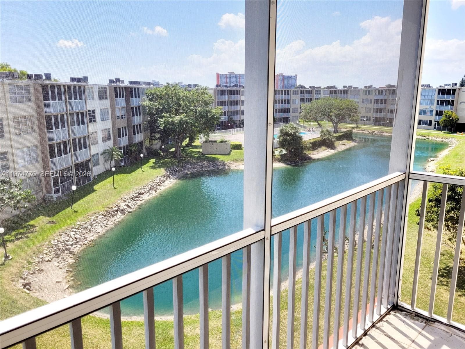 1700 NE 191st St # 402, Miami, FL 33179 photo 3